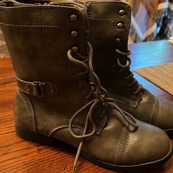 NWOT Red Circle Super Cute Boots - Picture 2 of 10